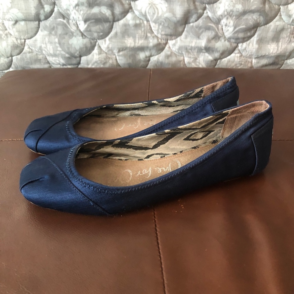 Toms Navy Flats Size 9